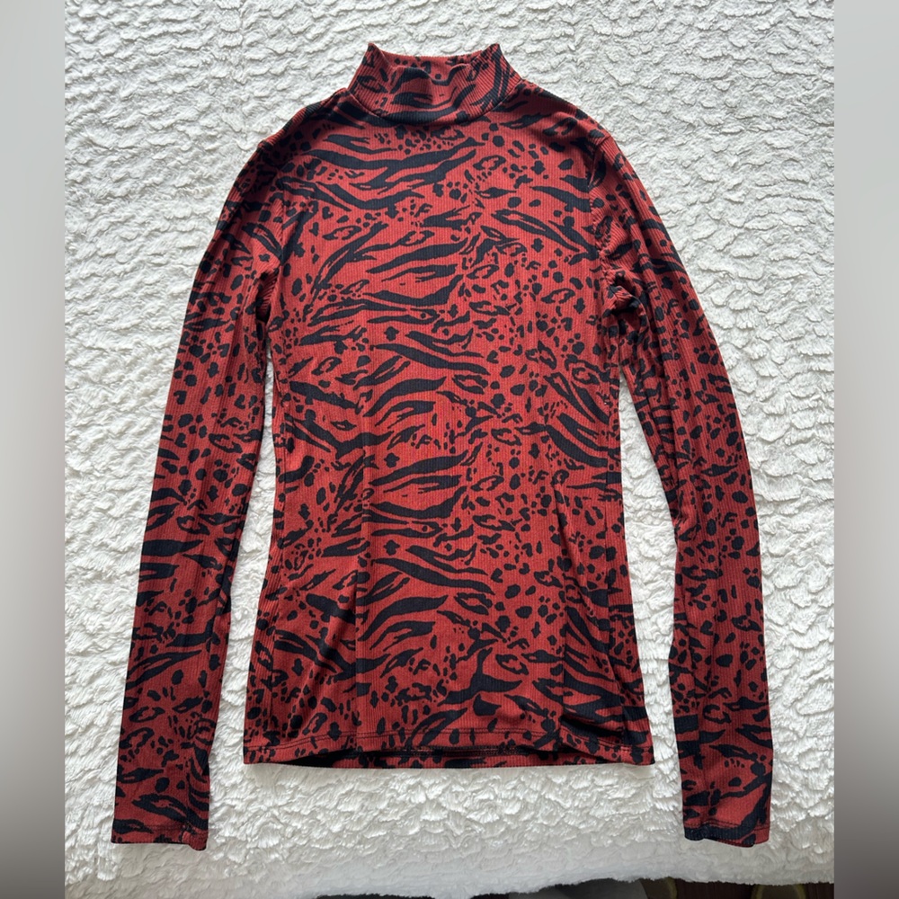 Printed Long-sleeve Mock Neck